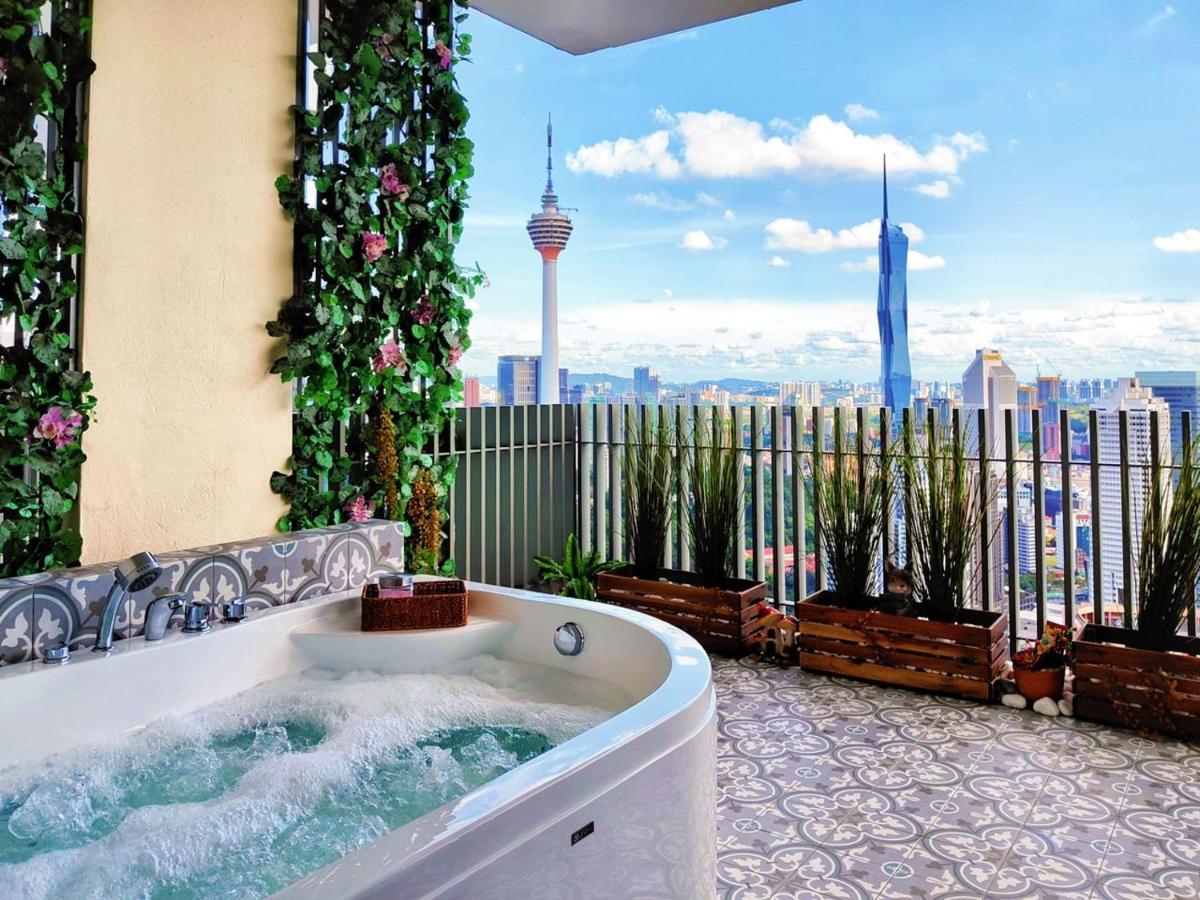 Penthouse Sky Jacuzzi At Klcc Apartment