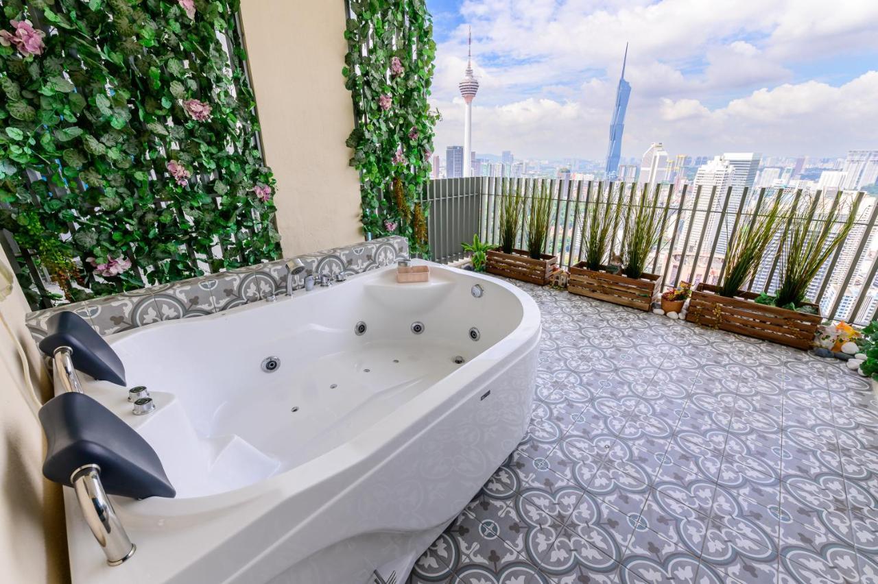 Penthouse Sky Jacuzzi At Klcc Apartment Kuala Lumpur